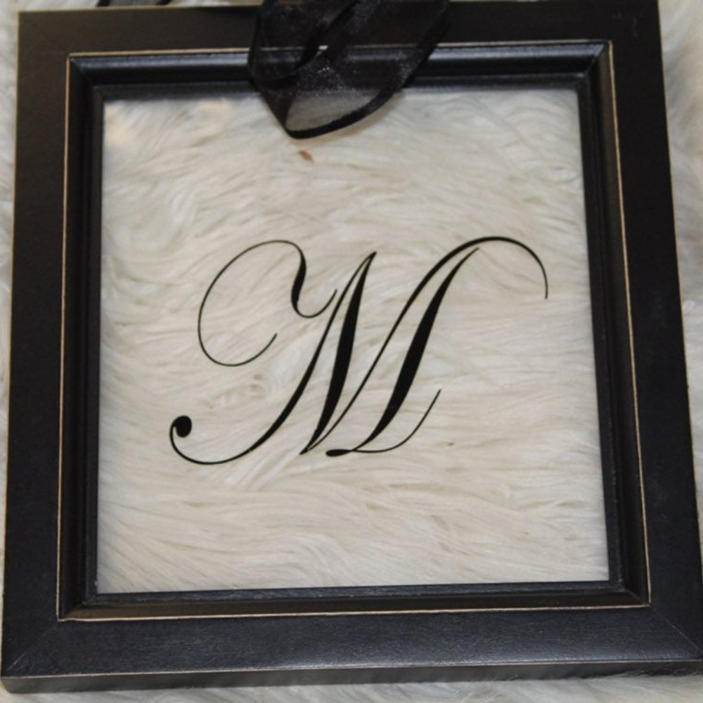 Modern M picture small wall decor